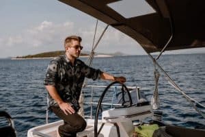 praktični tečaji z jadrnico ali motornjakom - tečaji za pomorce